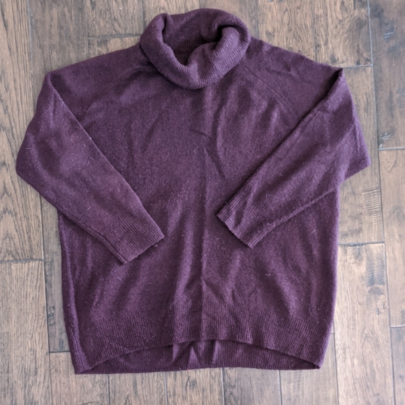 3/$15 Burgundy H&M sweater - Picture 1 of 4
